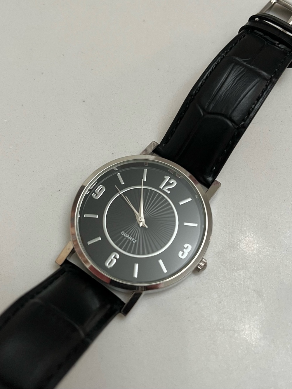 Classic Black Men's Quartz Watch with Leather Strap